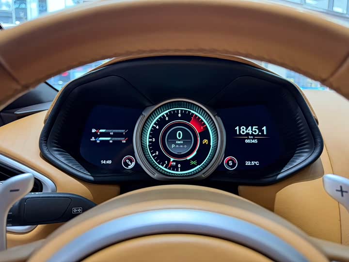 Aston Martin DB 11 2016 5.2 T — фото 18
