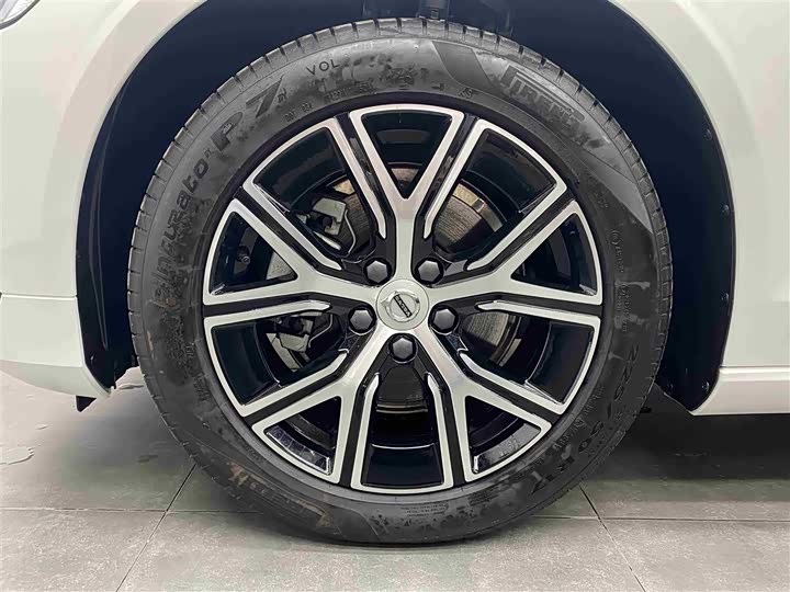 Volvo S60 2025 B 4 — фото 19