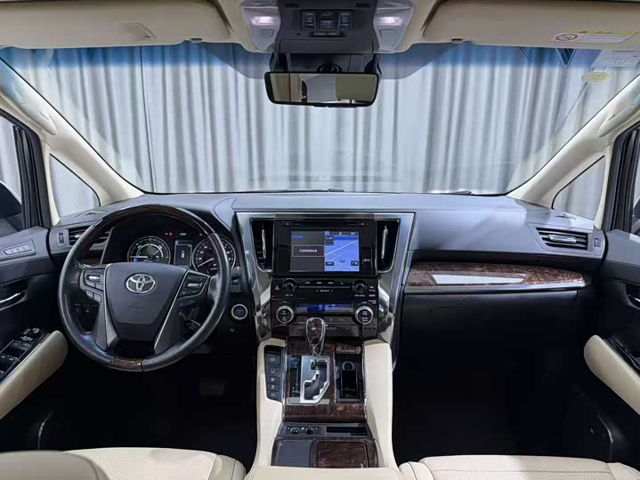 Toyota Vellfire — фото 8