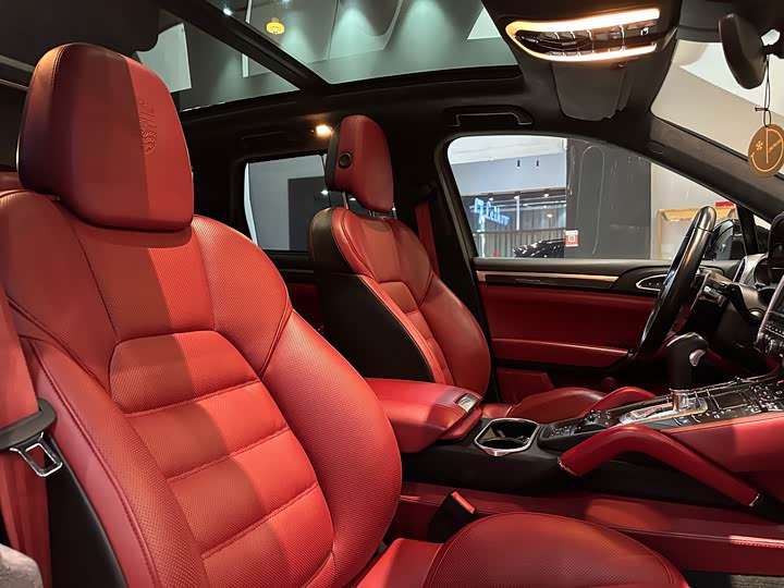 Porsche Cayenne 2016 Cayenne Turbo S 4.8 T — фото 19
