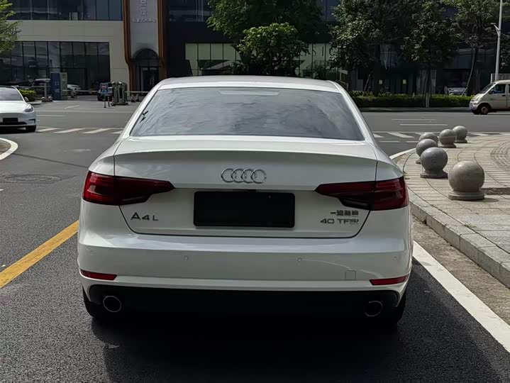 Audi A4L 2017 40 TFSI — фото 9