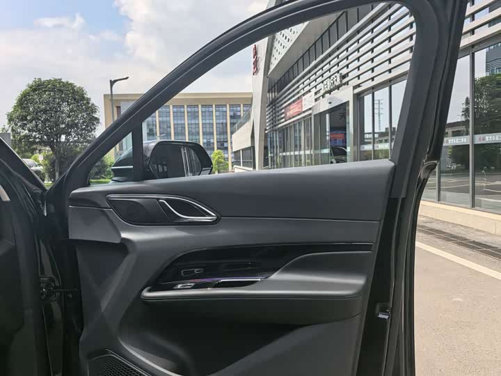 Hongqi HS3 PHEV 2024 115km — фото 8