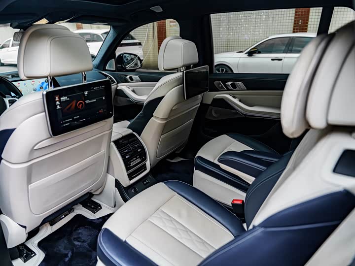 BMW X7 2022 x Drive M 50i — фото 15