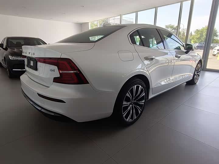 Volvo S60 2024 B 4 — фото 15