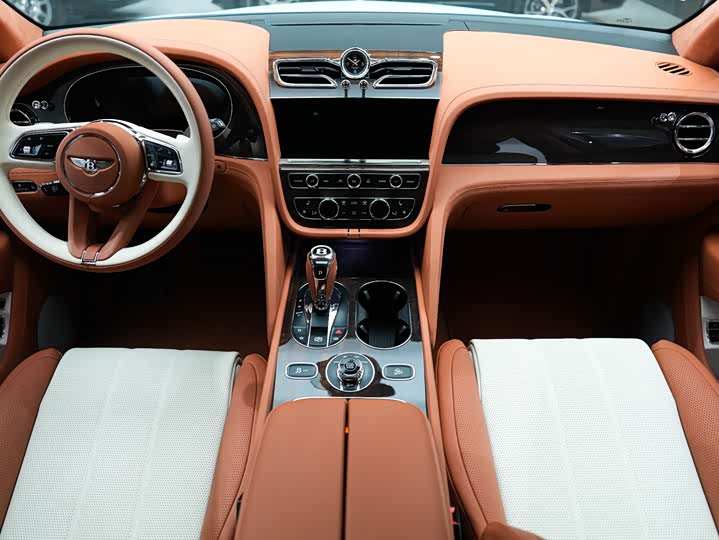 Bentley Bentayga — фото 17