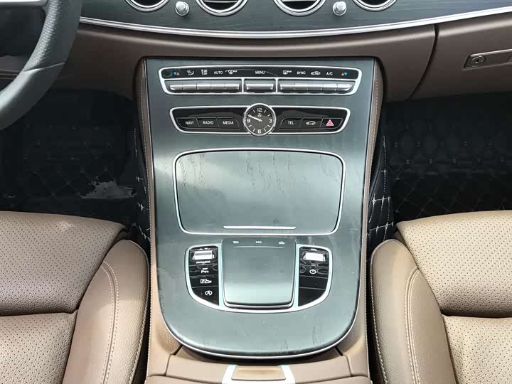 Mercedes-Benz E-Class 2020 E 260 L Sport — фото 15