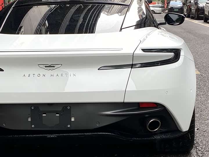Aston Martin DB11 2022 4.0 T V 8 Coupe — фото 6