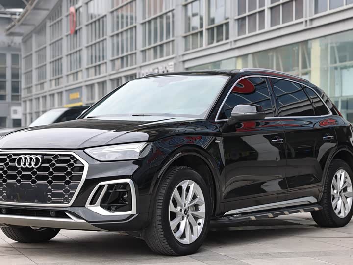 Audi Q5L 2022 40 T — фото 1