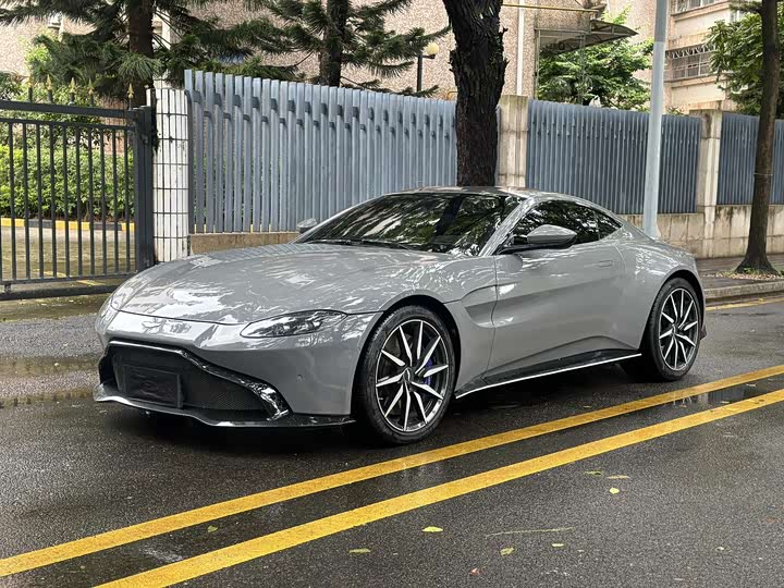Aston Martin V8 Vantage 2018 4.0 T V 8 Coupe — фото 1