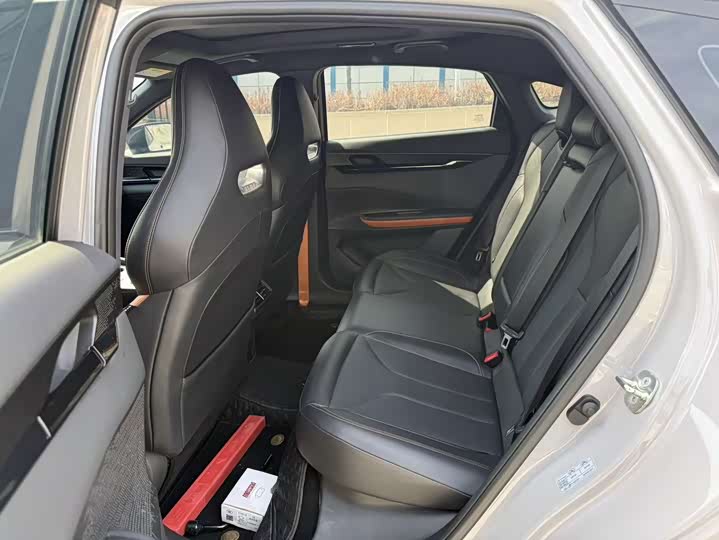 Changan UNI-V 2024 1.5 T Premium — фото 4
