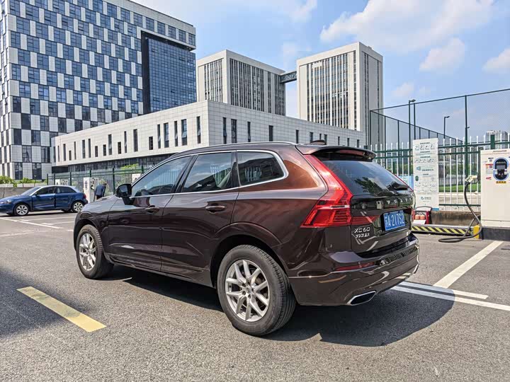 Volvo XC60 2018 T 5 4 WD — фото 3