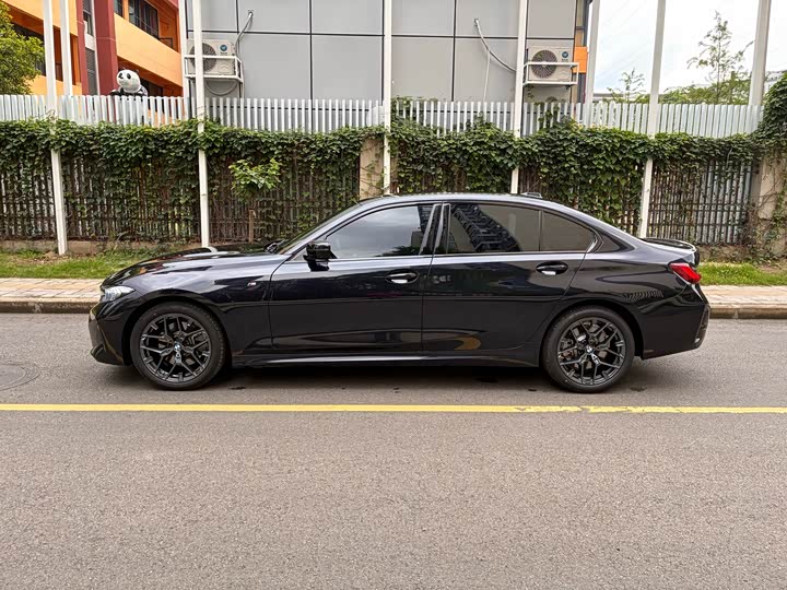 BMW 3-Series 2025 330 Li M — фото 17