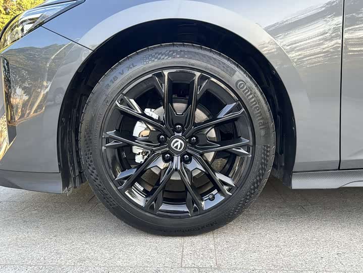 Changan UNI-V 2024 1.5 T Premium — фото 5