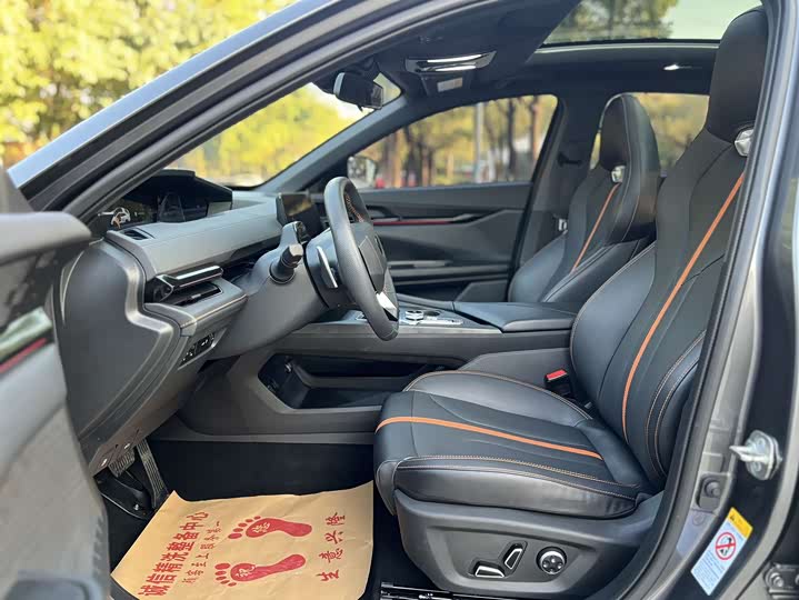 Changan UNI-V 2024 1.5 T Premium — фото 9