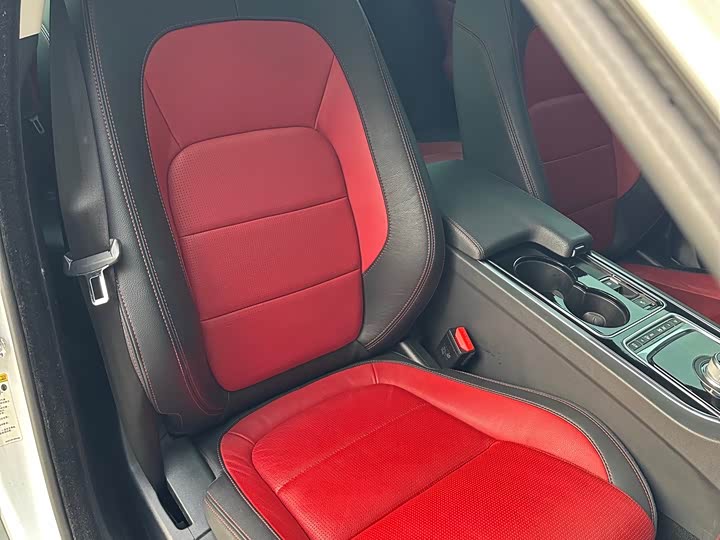 Jaguar XE 2015 2.0 T 200 PS R-Sport — фото 16