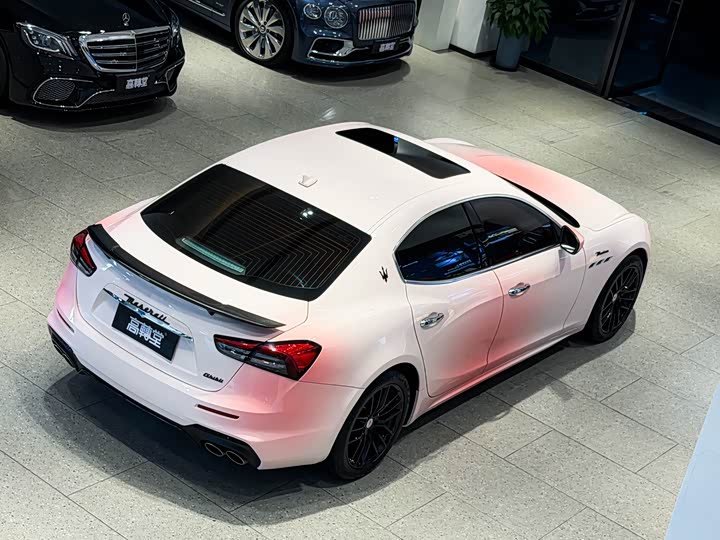 Maserati Ghibli 2023 3.0 T Modena — фото 17