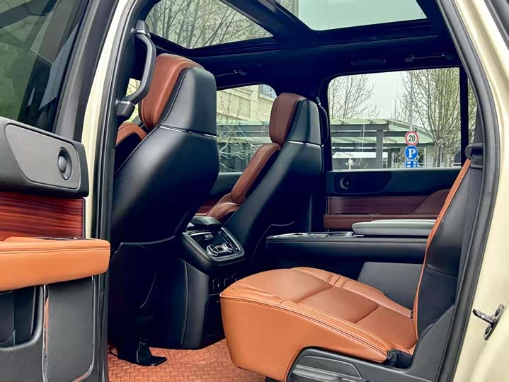 Lincoln Navigator — фото 11