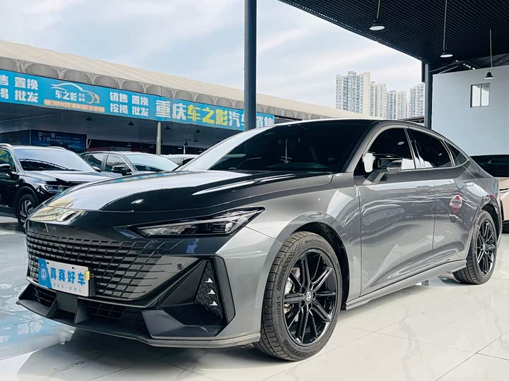 Changan UNI-V 2024 1.5 T — фото 1