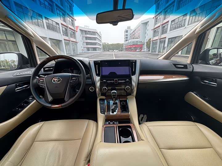 Toyota Alphard — фото 14