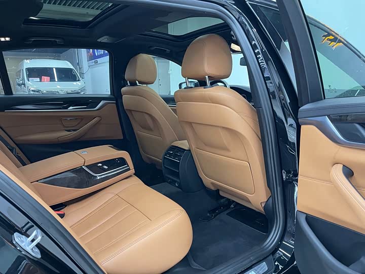 BMW 5-Series 2018 530 Li Leading M — фото 11