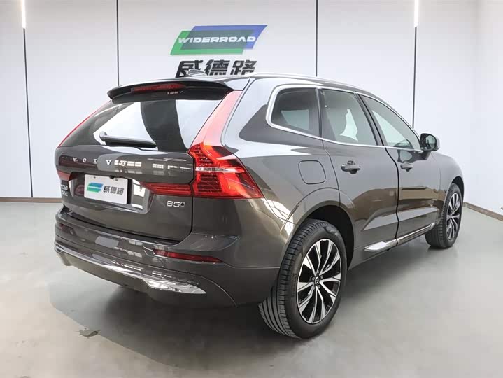 Volvo XC60 2025 B 5 4 WD — фото 4
