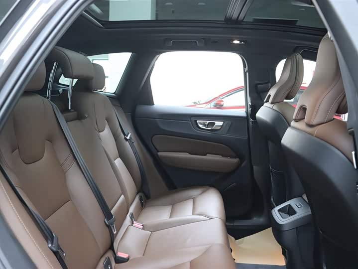 Volvo XC60 2025 B 5 4 WD — фото 18