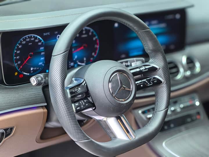 Mercedes-Benz E-Class 2022 E 300 L — фото 6