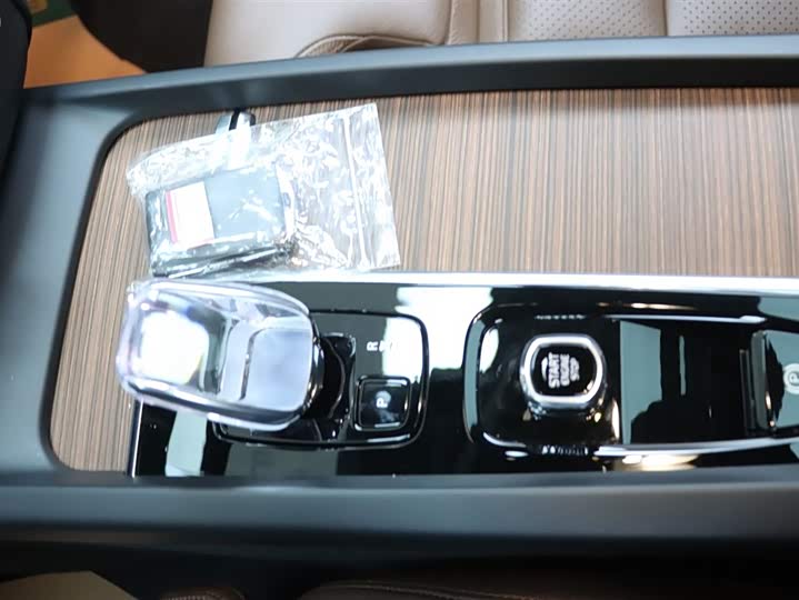 Volvo XC60 2025 B 5 4 WD — фото 11
