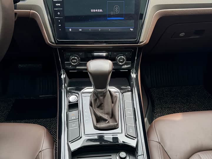 Volkswagen Phideon — фото 16