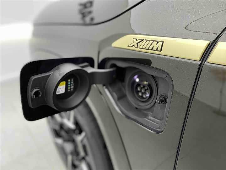 BMW XM 2023 Base — фото 32