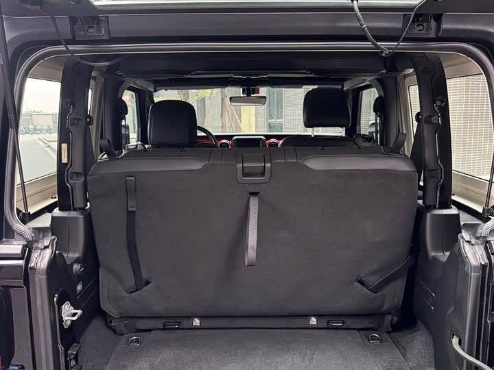Jeep Wrangler — фото 16
