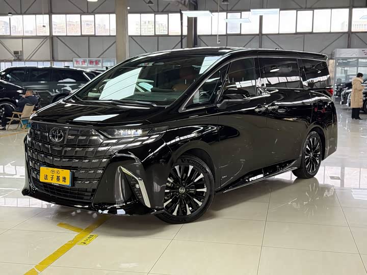 Toyota Alphard — фото 1