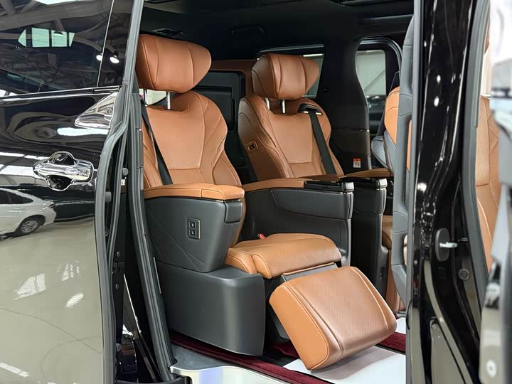 Toyota Alphard — фото 19