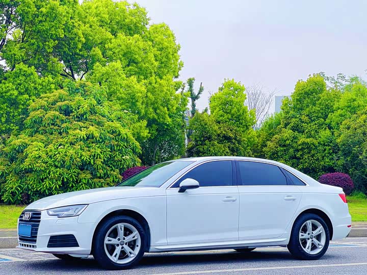 Audi A4L 40 TFSI стиль — фото 17
