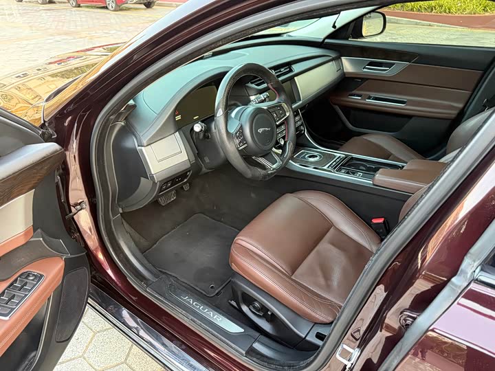 Jaguar XFL 2018 XFL 2.0 T 250 PS — фото 8
