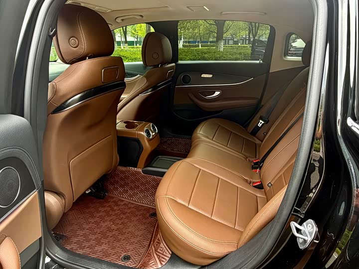 Mercedes-Benz E-Class E 200 L спорт — фото 10