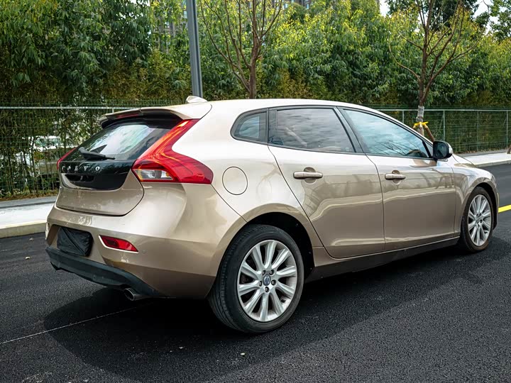 Volvo V40 2015 1.6 T — фото 3