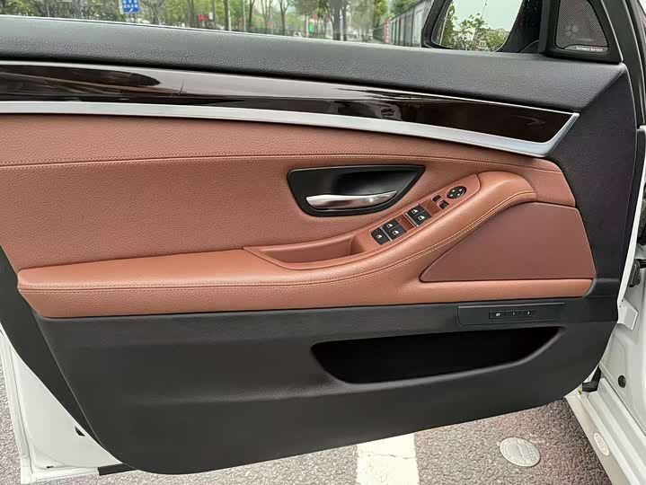BMW 5-Series 2014 528 Li x Drive Leading — фото 4