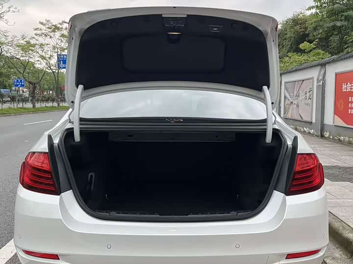BMW 5-Series 2014 528 Li x Drive Leading — фото 17
