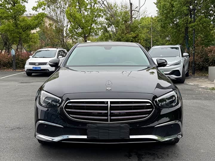 Mercedes-Benz E-Class 2023 E 300 L Luxury — фото 2