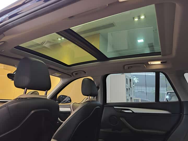 BMW X1 2019 s Drive 20 Li Leading — фото 25