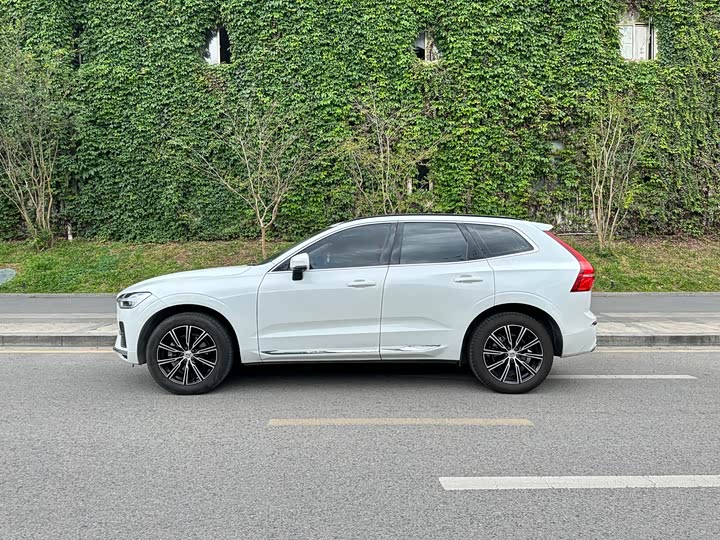Volvo XC60 2020 T 5 4 WD — фото 3