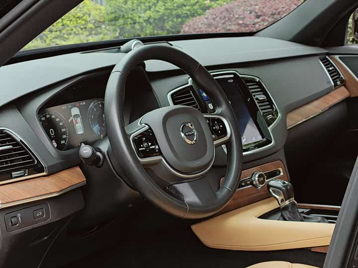 Volvo XC90 2018 T 5 — фото 8