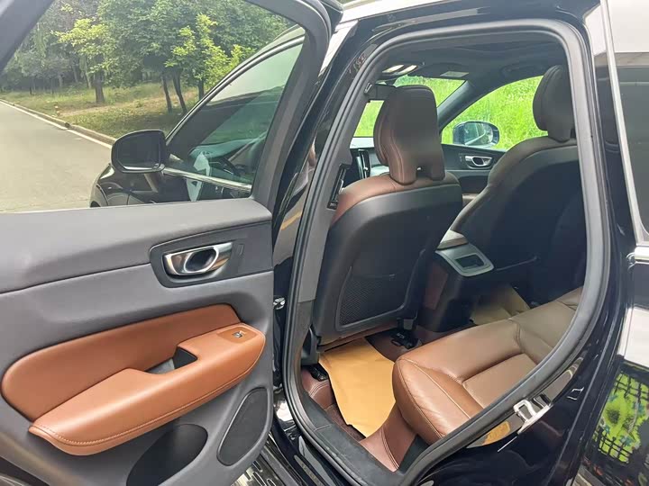 Volvo XC60 2023 B 5 4 WD — фото 12