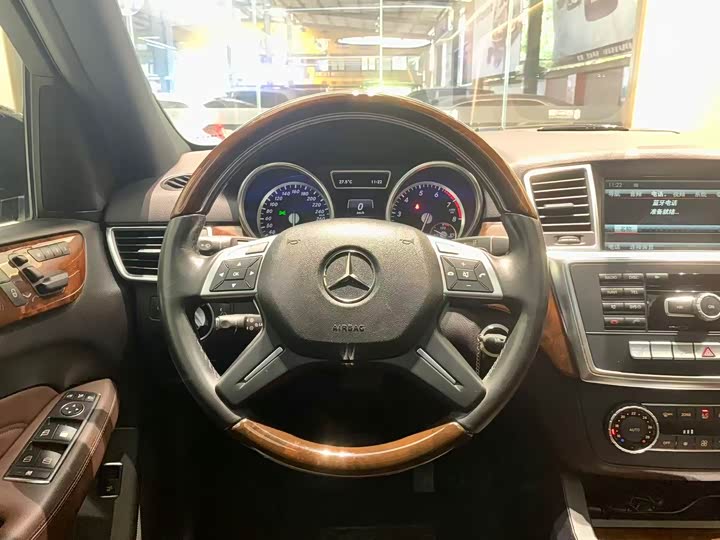 Mercedes-Benz M-Class 2015 ML 400 4 MATICLuxury — фото 9