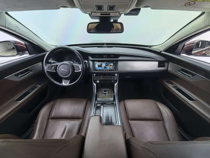 Jaguar XFL 2018 XFL 2.0 T 250 PS — фото 10