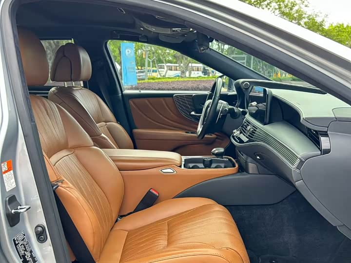 Lexus LS 2021 500h — фото 4