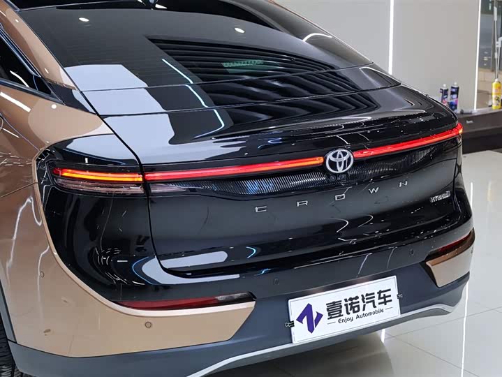 Toyota Sport 2023 2.4 T Sport Cross HEV 4 WD — фото 5