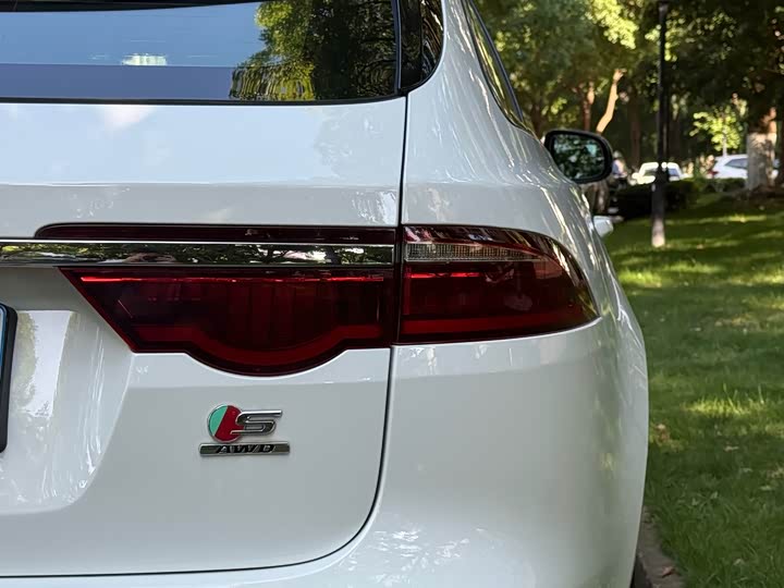 Jaguar XF 2018 XF Sportbrake 2.0 T 250 PS 2 WD — фото 14