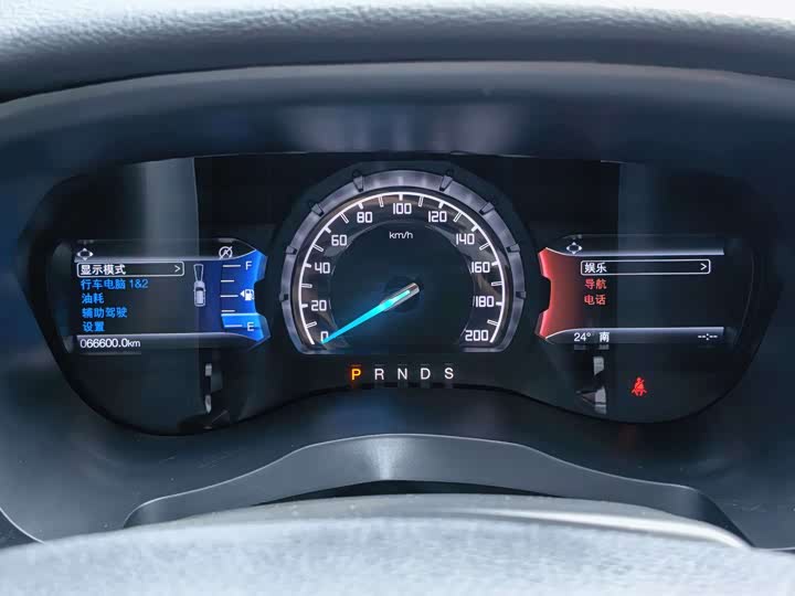 Ford Everest — фото 18